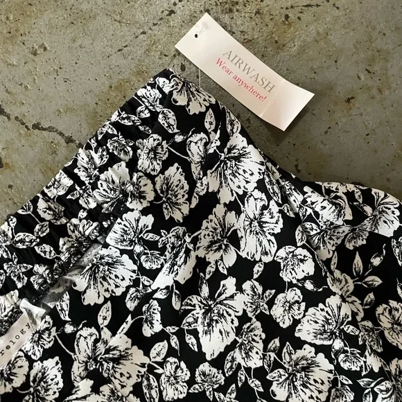 NWT Retrology Floral Black and White Midi Women's Skirt Size Medium - Picture 2 of 8